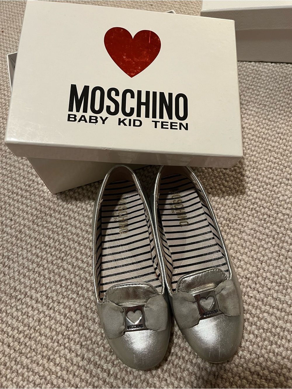 Moschino Girls Metallic Silver Bow Heart Ballet Flats
